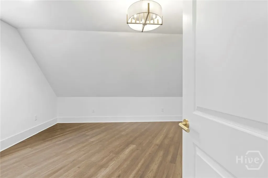1040 Parrotts Cove Greensboro GA 30642