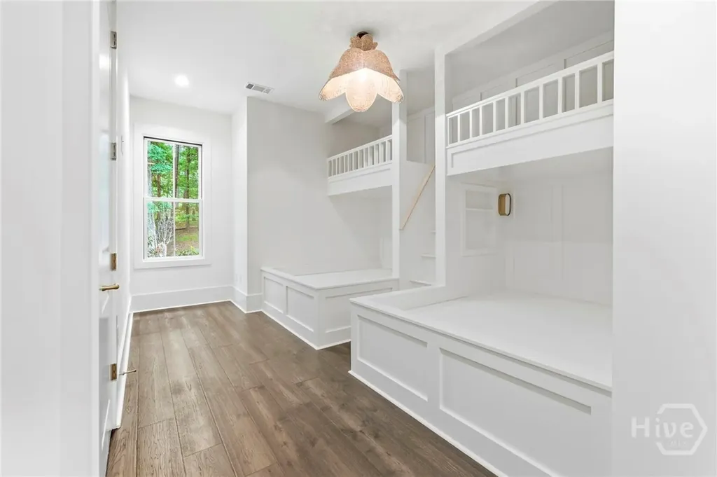 1040 Parrotts Cove Greensboro GA 30642