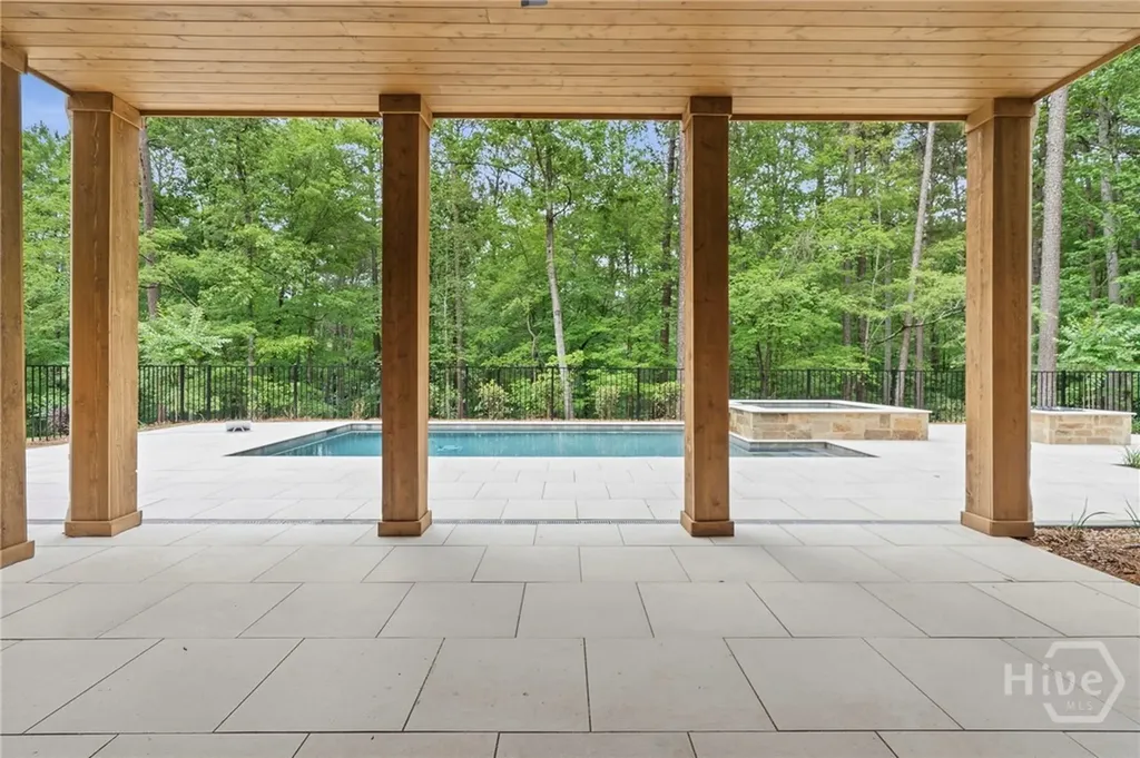 1040 Parrotts Cove Greensboro GA 30642