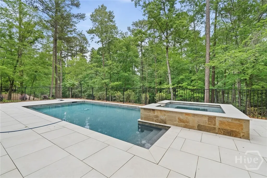 1040 Parrotts Cove Greensboro GA 30642