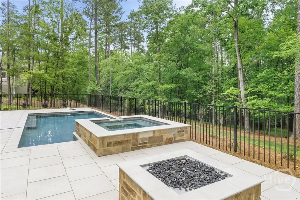 1040 Parrotts Cove Greensboro GA 30642