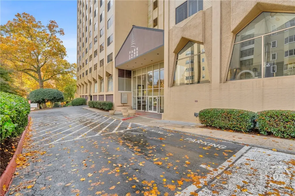 2479 Peachtree Road NE Atlanta GA 30305