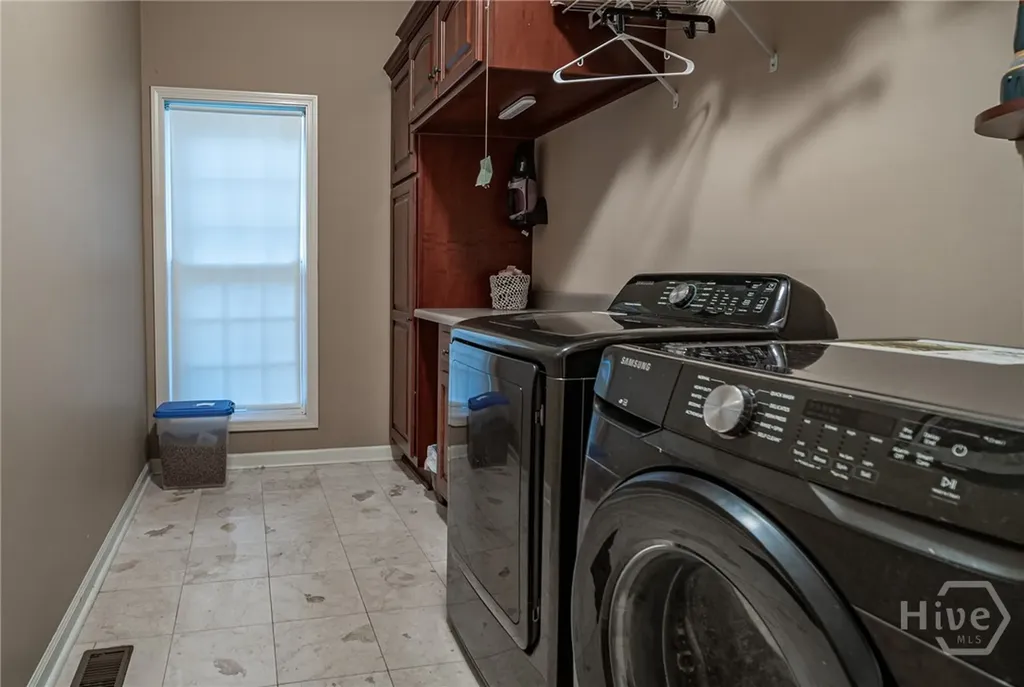 325 Twin Oaks Circle Bogart GA 30622