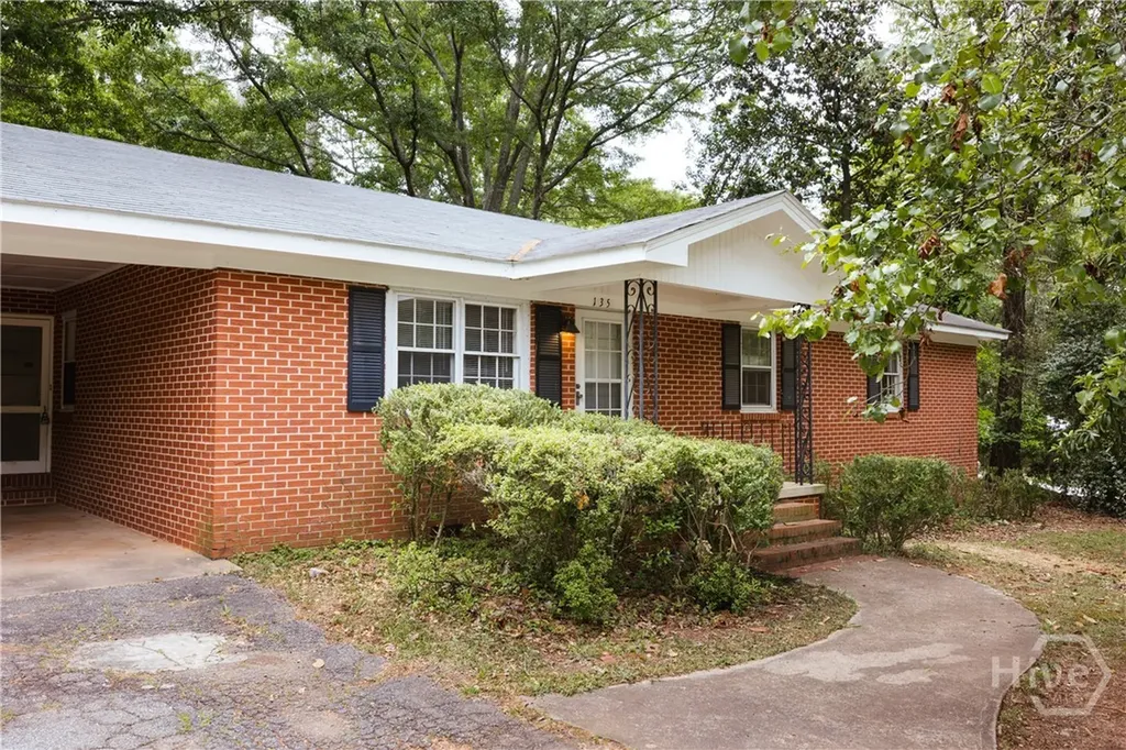 135 Cavalier Court Athens GA 30606