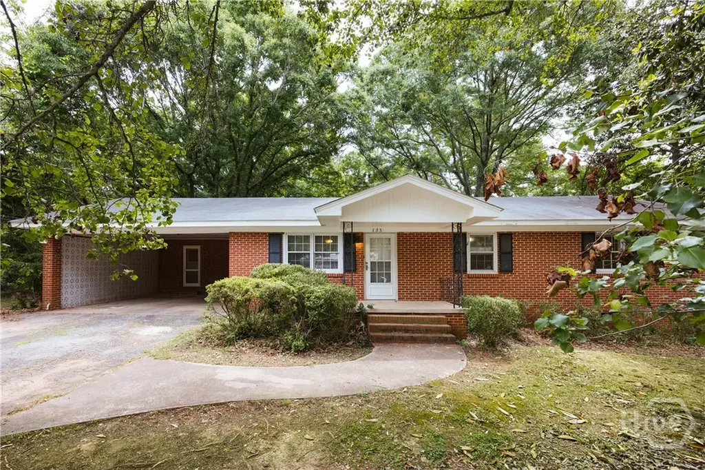 135 Cavalier Court Athens GA 30606