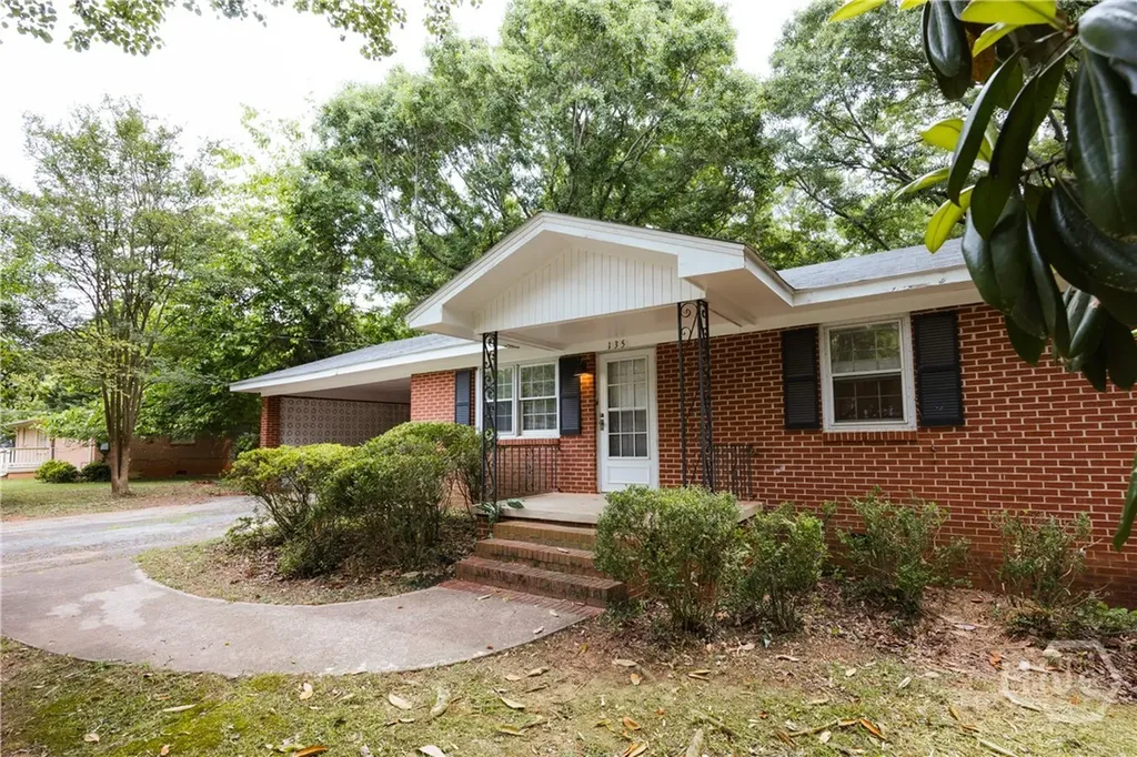 135 Cavalier Court Athens GA 30606
