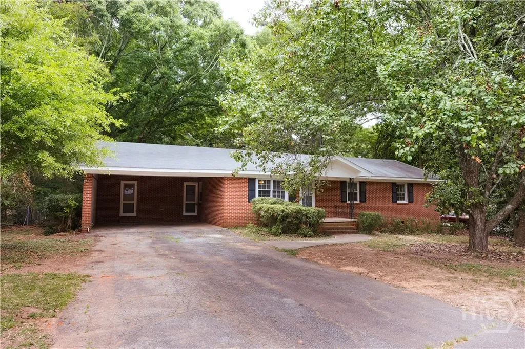 135 Cavalier Court Athens GA 30606