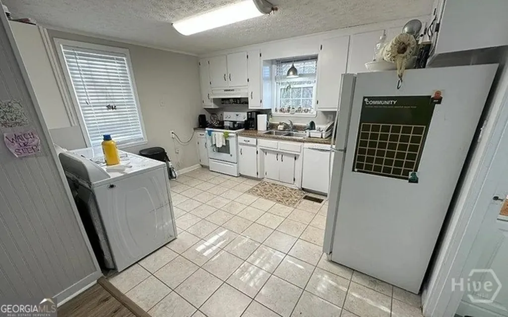 1734 E Broad Street Athens GA 30601