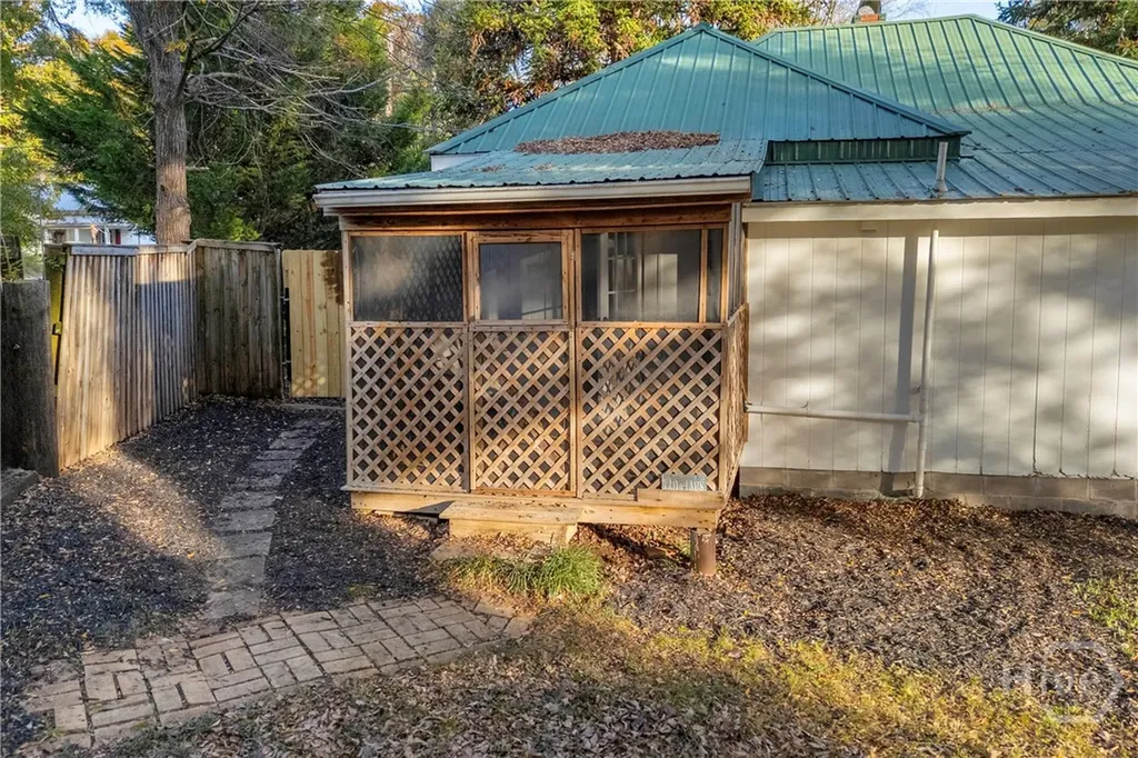 126 S Poplar Street Athens GA 30601