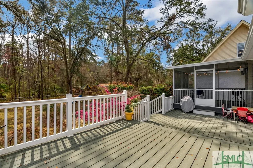 181 Kolic Helmey Road Guyton GA 31312