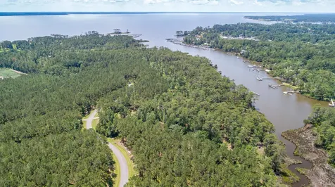 28 Madison Avenue Oriental NC 28571