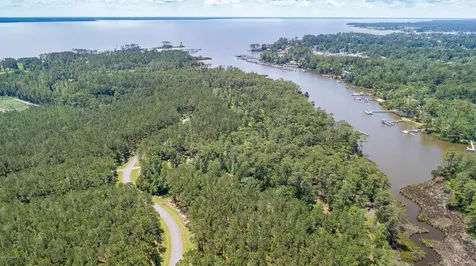 29 Madison Avenue Oriental NC 28571