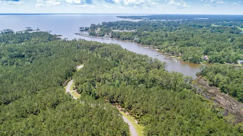 29 Madison Avenue Oriental NC 28571