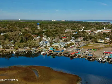 1676 N Howe Street Southport NC 28461