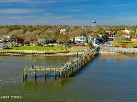 1676 N Howe Street Southport NC 28461