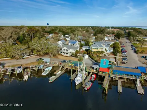 1676 N Howe Street Southport NC 28461