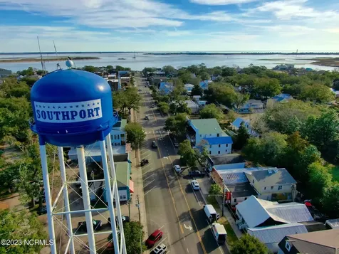 1676 N Howe Street Southport NC 28461