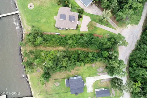 1099 Hardison Lee Farm Road Arapahoe NC 28510