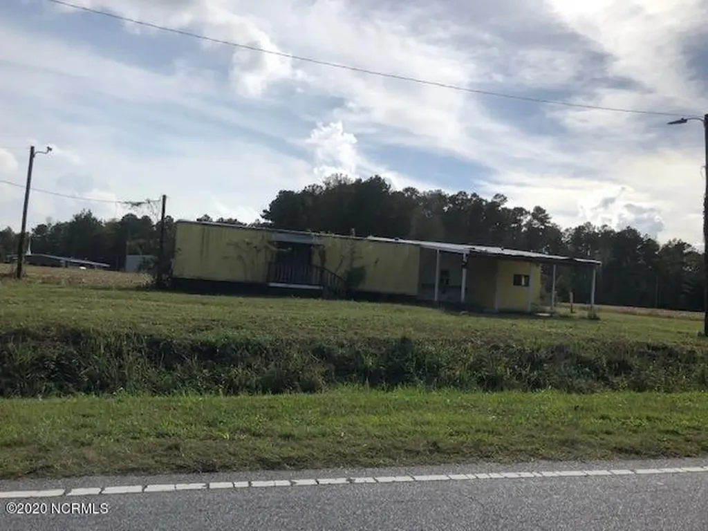 13726 Nc Highway 33 Blounts Creek NC 27814