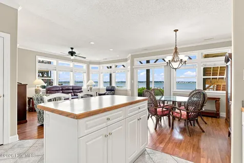 8632 Emerald Drive Emerald Isle NC 28594