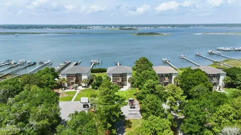 8632 Emerald Drive Emerald Isle NC 28594