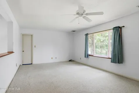 704 Meadow Court Morehead City NC 28557