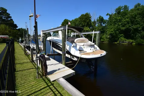105 Captains Cove New Bern NC 28562
