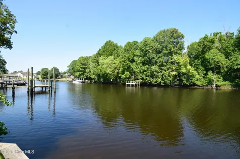 105 Captains Cove New Bern NC 28562