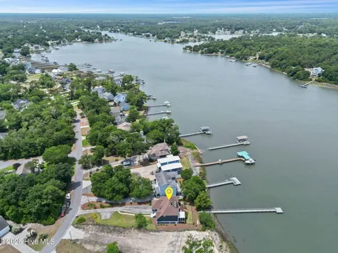 915 Chadwick Shores Drive Sneads Ferry NC 28460