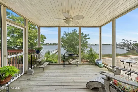 915 Chadwick Shores Drive Sneads Ferry NC 28460