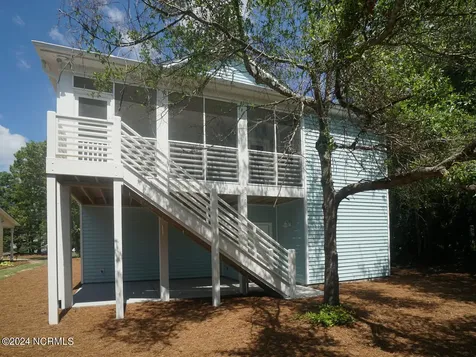104 SE 6th Street Oak Island NC 28465