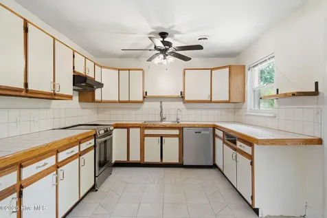 5221 Sardou Road Wilmington NC 28412