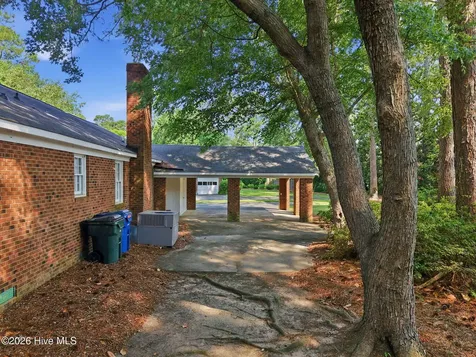1205 W Highland Avenue Kinston NC 28501
