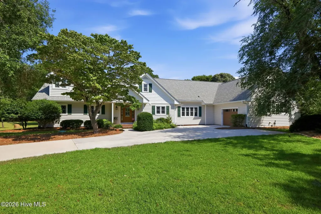 121 Harbour Drive Hubert NC 28539