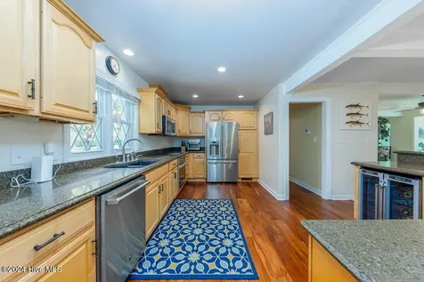 121 Harbour Drive Hubert NC 28539