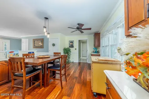 121 Harbour Drive Hubert NC 28539