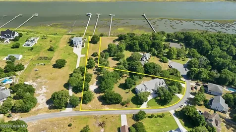 121 Harbour Drive Hubert NC 28539