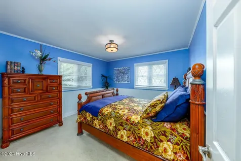 121 Harbour Drive Hubert NC 28539