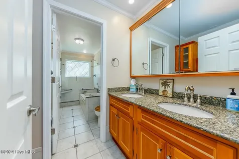 121 Harbour Drive Hubert NC 28539