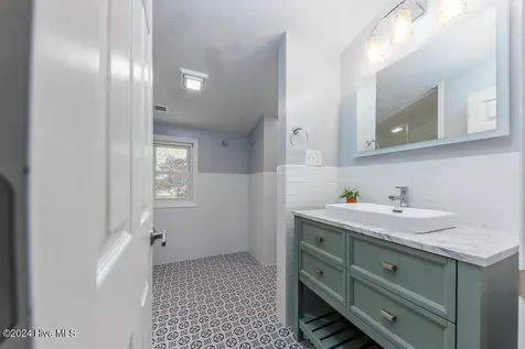 121 Harbour Drive Hubert NC 28539
