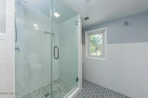 121 Harbour Drive Hubert NC 28539