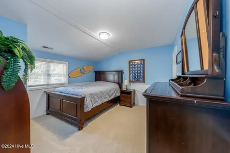 121 Harbour Drive Hubert NC 28539