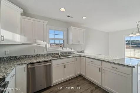 526 Appalachian Trail N Jacksonville NC 28546