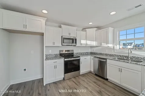 526 Appalachian Trail N Jacksonville NC 28546