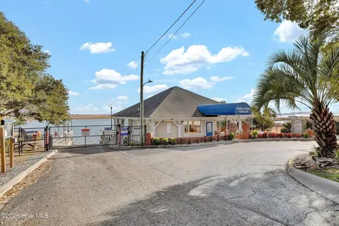 427 Lakeview Drive Hampstead NC 28443
