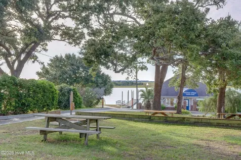 427 Lakeview Drive Hampstead NC 28443