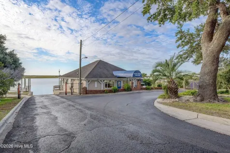 427 Lakeview Drive Hampstead NC 28443