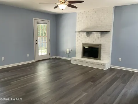 303 S Willow Lane Jacksonville NC 28546