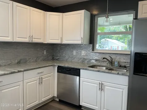 303 S Willow Lane Jacksonville NC 28546