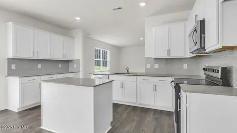 719 Lazy Elm Lane Aberdeen NC 28315